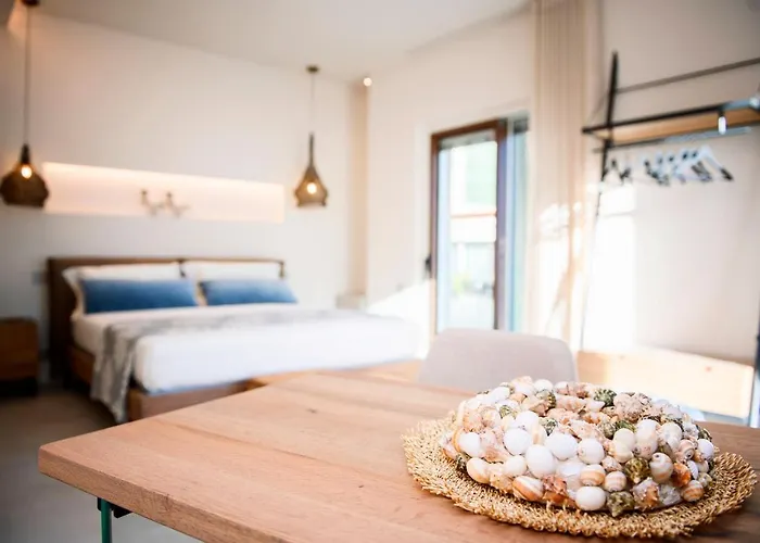 Vistamare Suite & Room